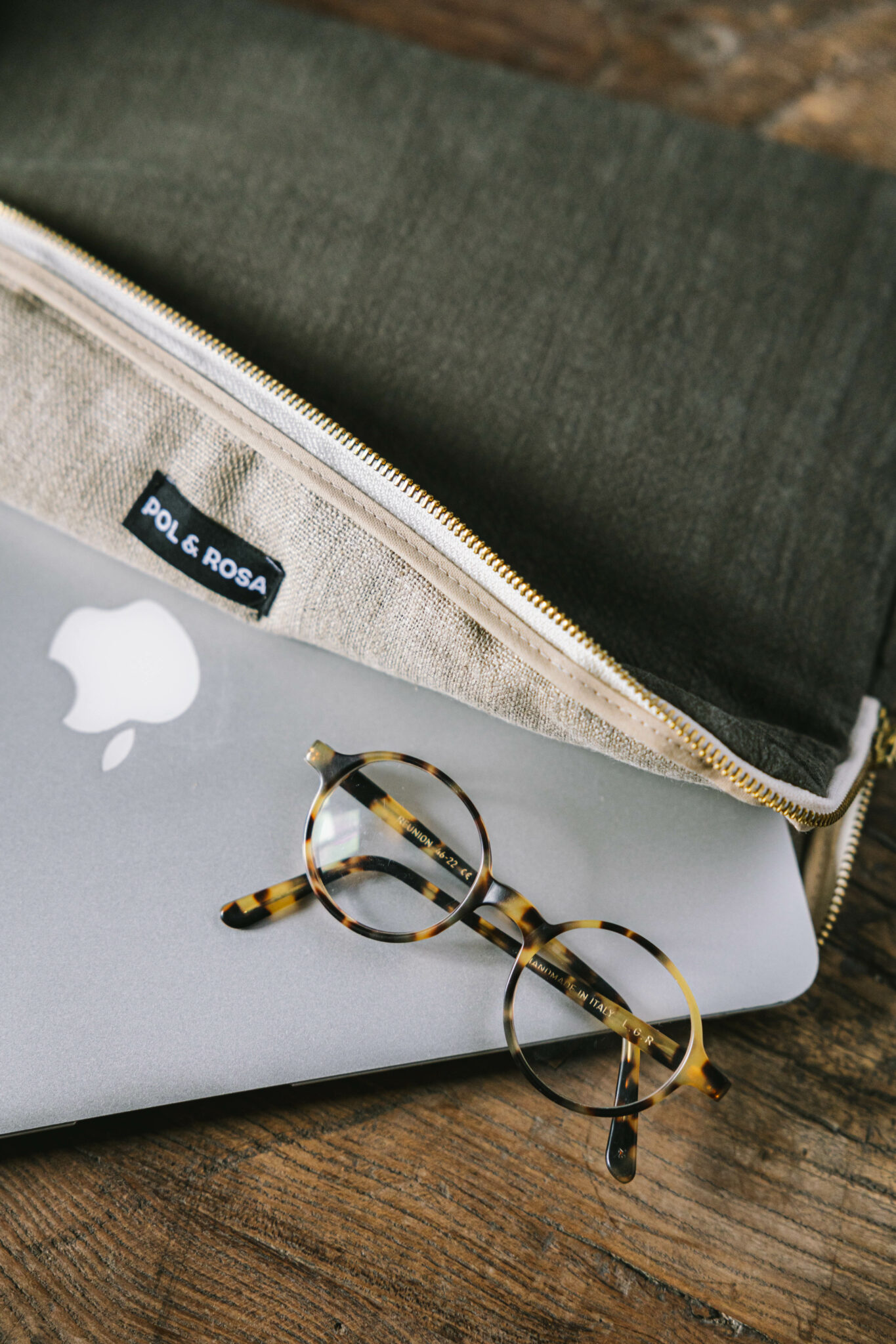 Housse Ordinateur Portable 15-16 Pouces Pour MacBook Air 15 M4 & MacBook Pro 16 – Fermeture Magnétique, Nylon Imperméable, Couleur Sauge